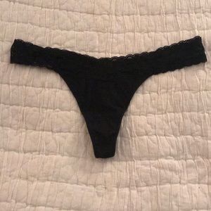 Black thong with lace band